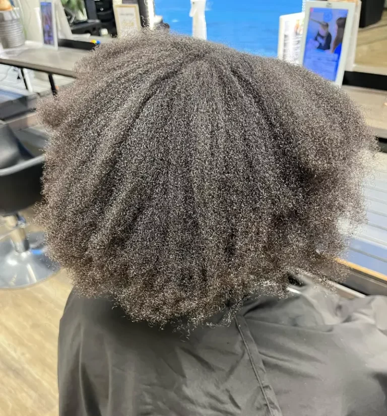 Palvelut_keratiinihoito_ennen_afro_Emma