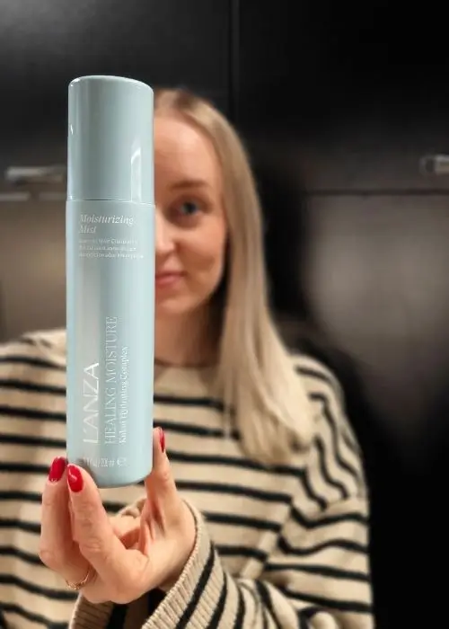 L'anza Healing Moisture Moisturizing Mist tekee hiuksista pehmeät.